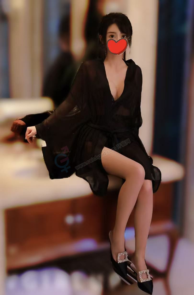 00后    Selina