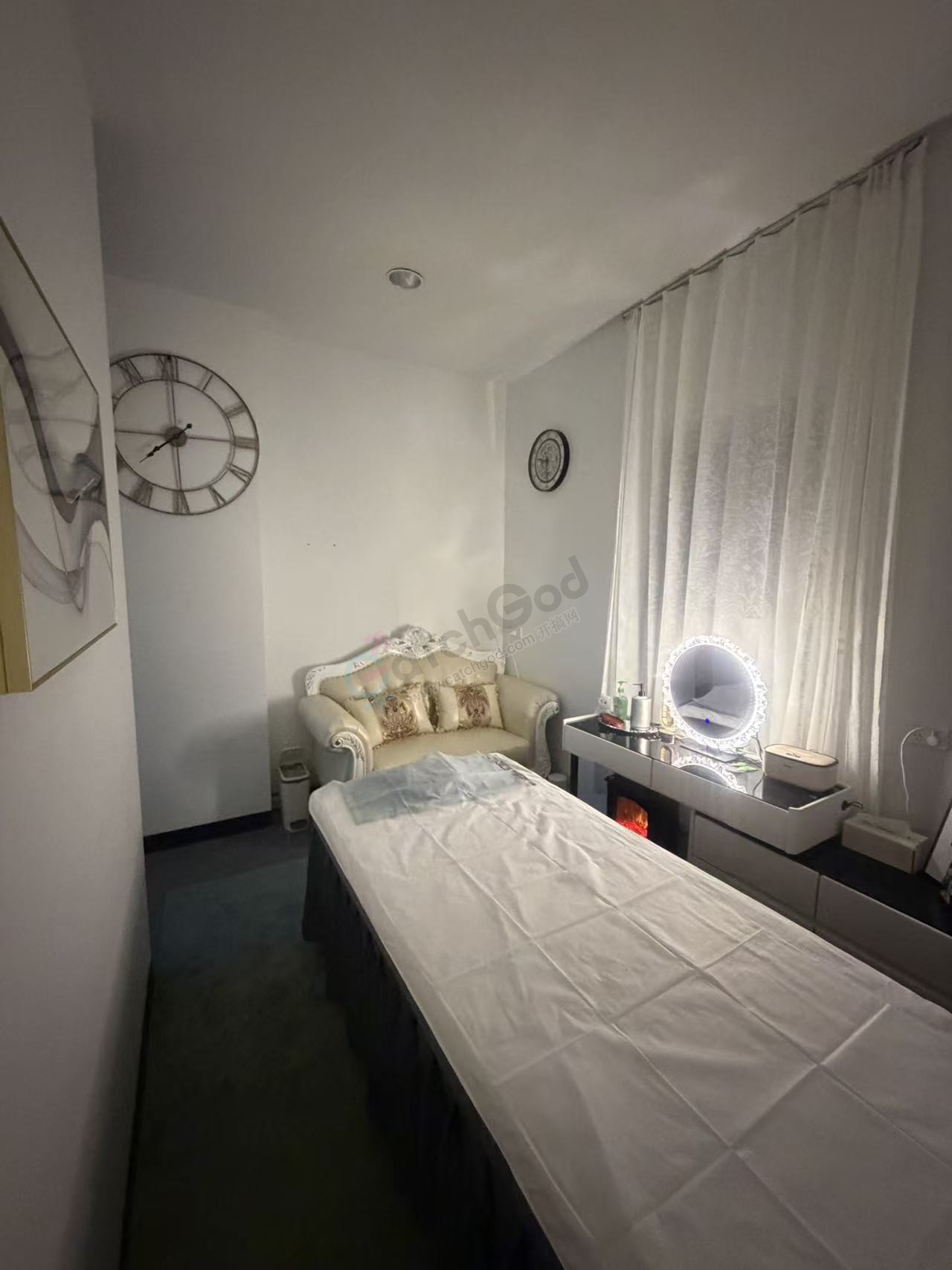 Room6-1.jpg