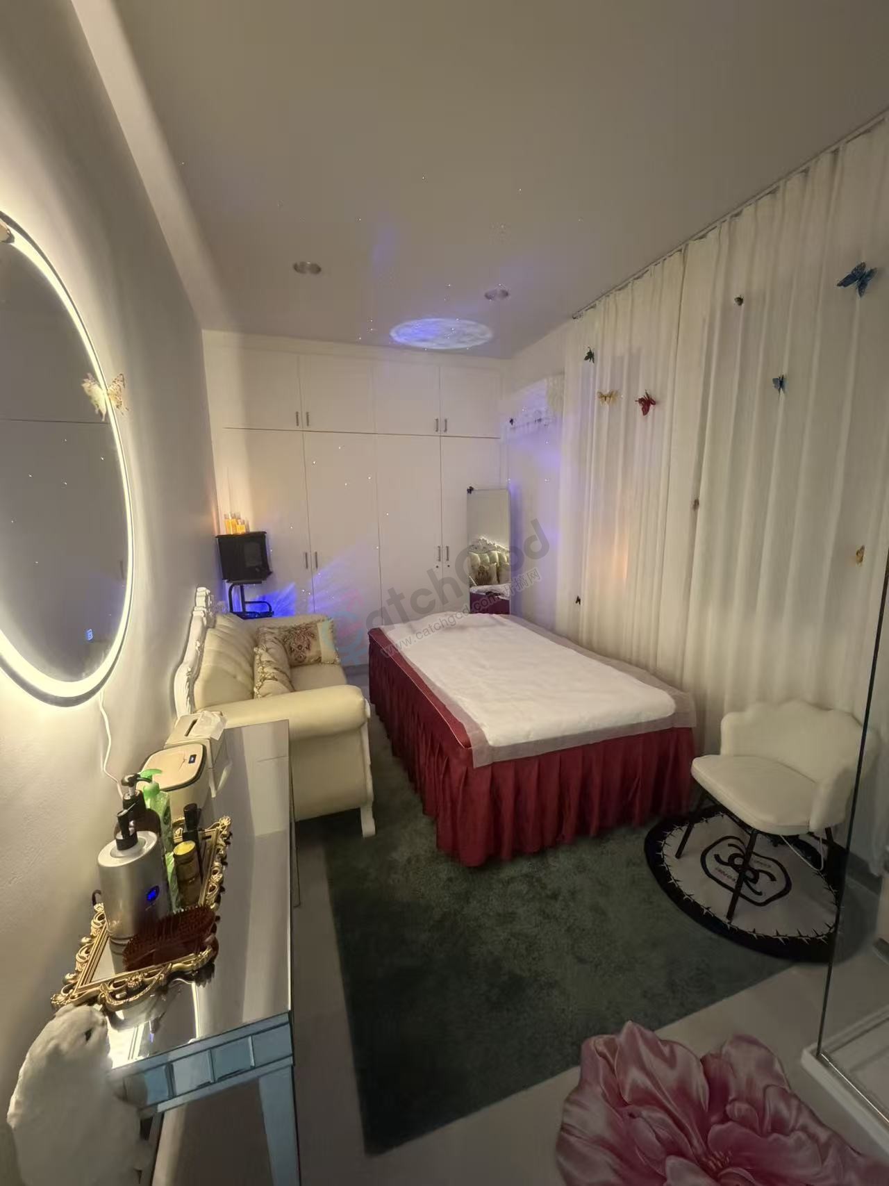 Room2.jpg
