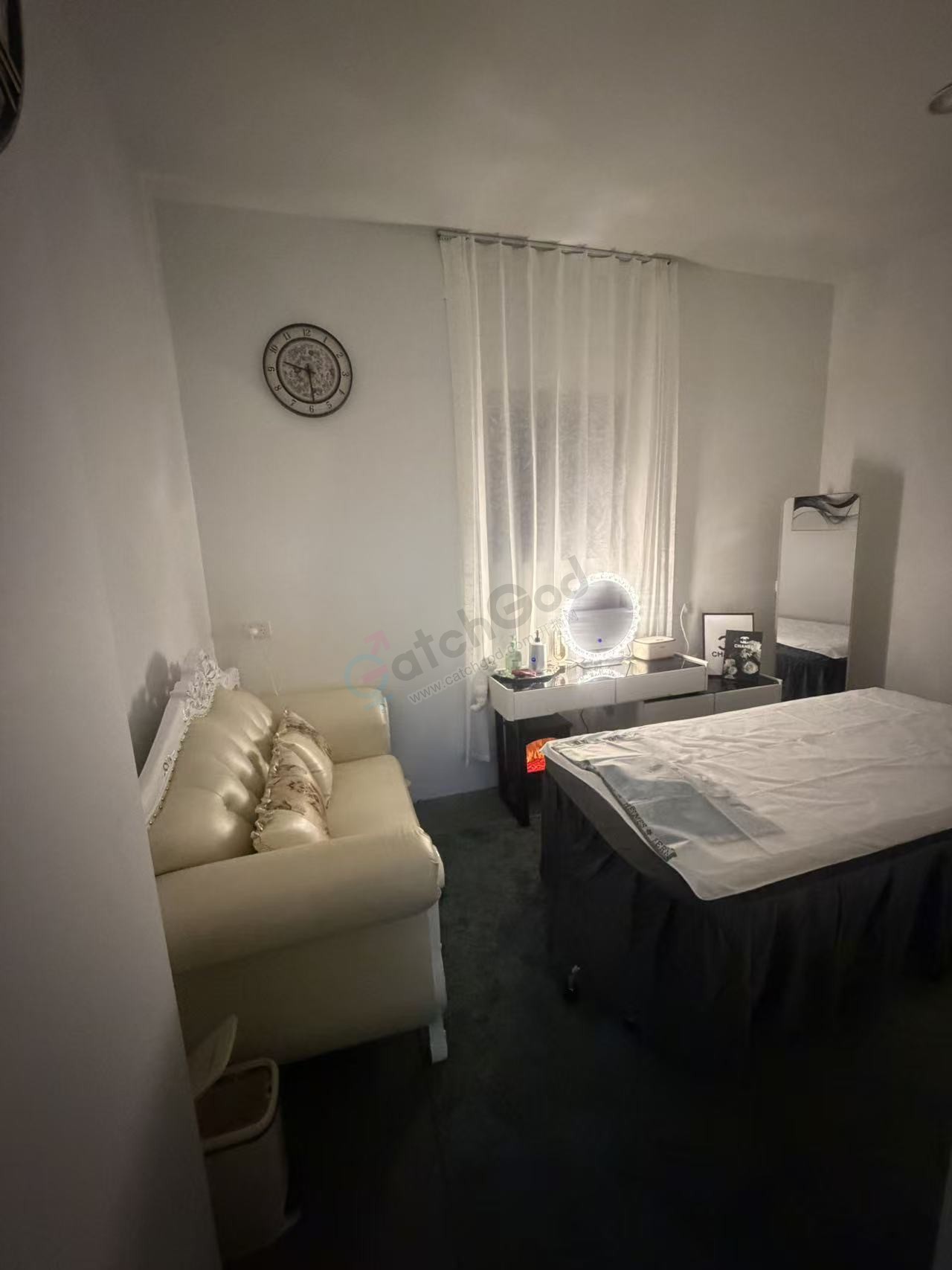 Room6-2.jpg